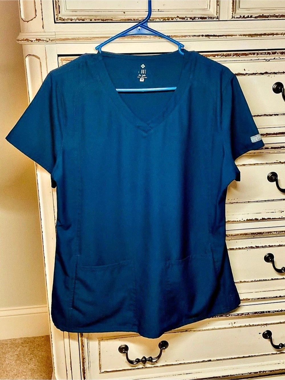 Med Couture 4-Pocket Scrub Top V-Neck Navy Blue Size Medium Like New